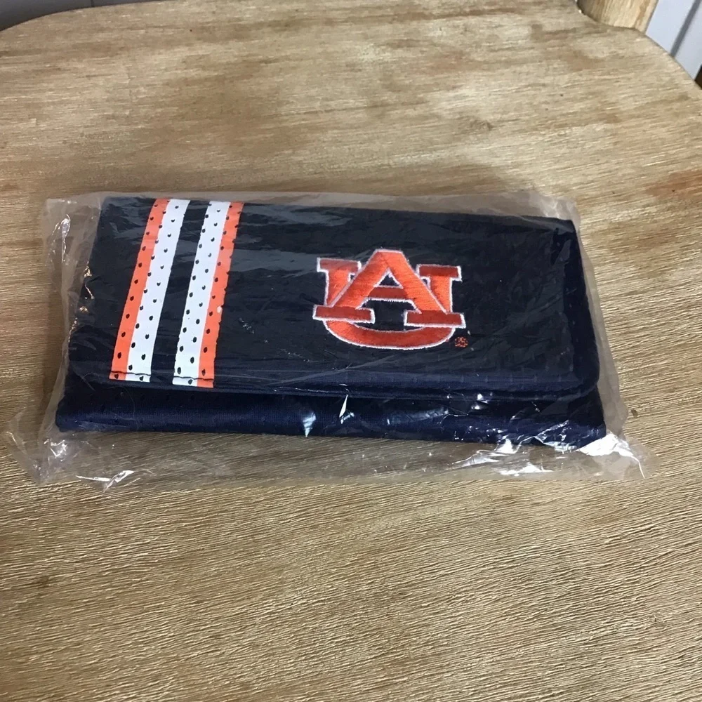 Gameday Outfitters Womens Auburn University Athletic Mesh Foldover Flap Wallet